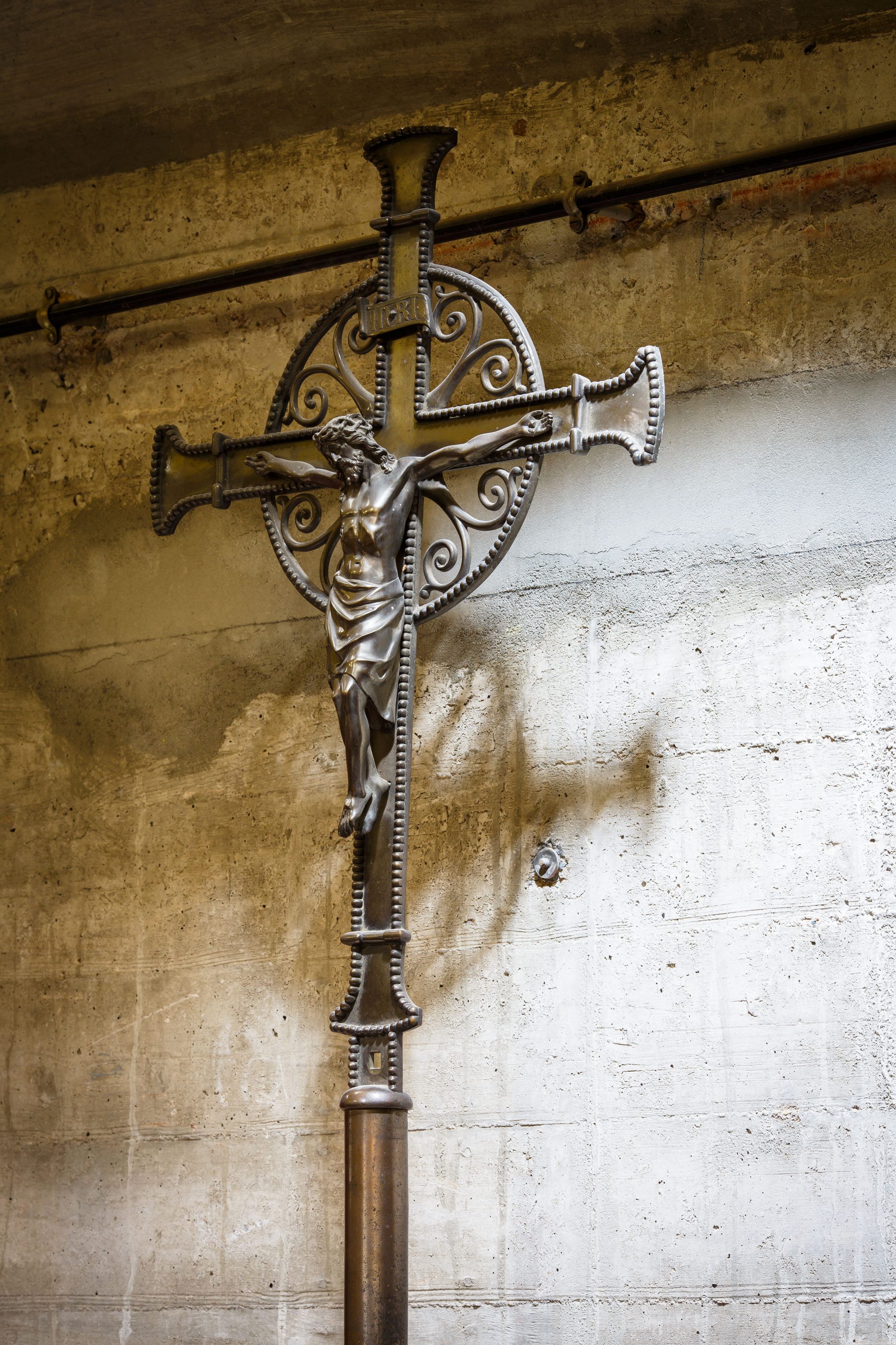 L'oeuvre de l'architecte Le Corbusier comprend quelques bâtiments et projets religieux. Ces créations sont bien plus que simplement fonctionnelles. Une spiritualité jaillie de ces matières brutes, de ces couleurs primaires et de cette lumière initiale.