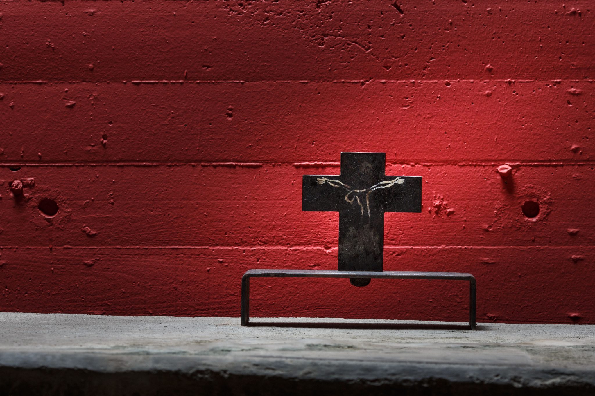 L'oeuvre de l'architecte Le Corbusier comprend quelques bâtiments et projets religieux. Ces créations sont bien plus que simplement fonctionnelles. Une spiritualité jaillie de ces matières brutes, de ces couleurs primaires et de cette lumière initiale.