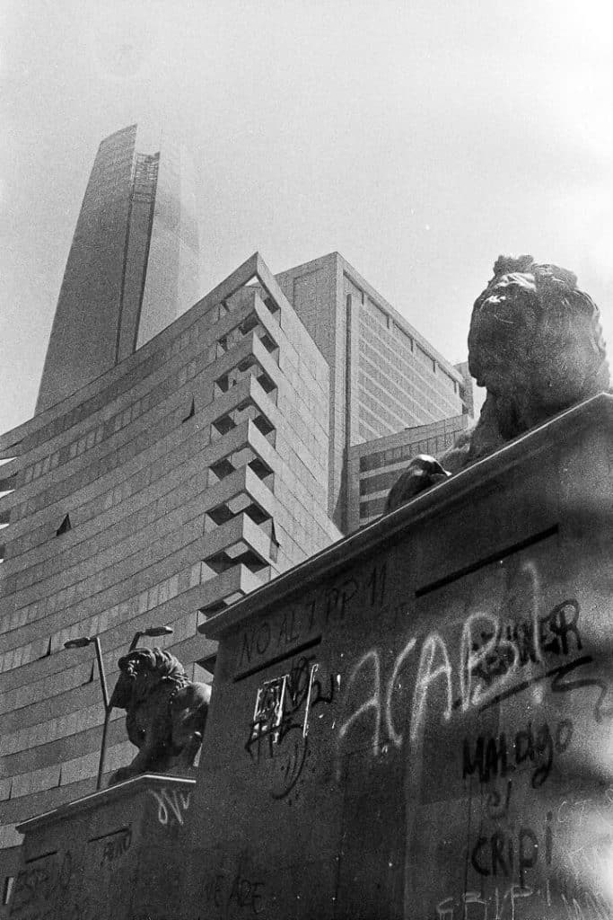 santiago chili manifestation 08 acab costanera center rollei35 s 2019 11 08 photo23 6