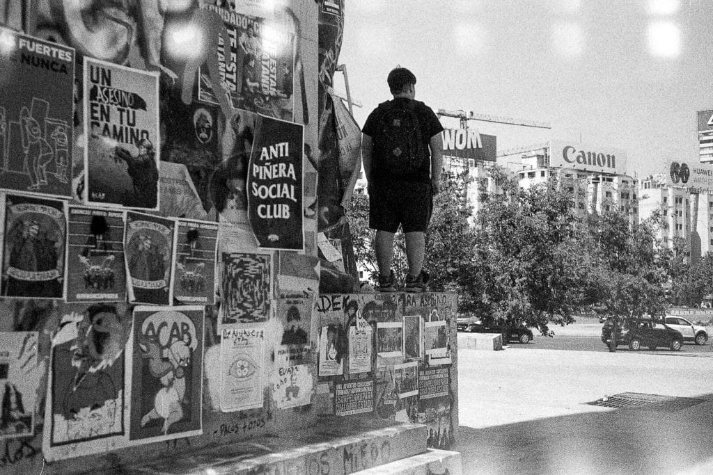 santiago chili manifestation 10 plaza baquedano rollei35 s 2019 11 08 photo29 2