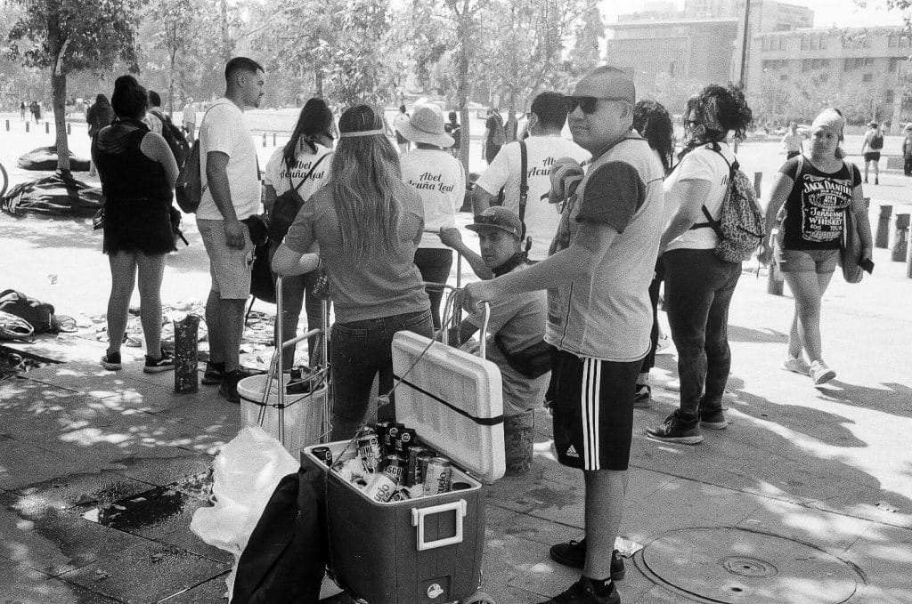 santiago chili manifestation 17 metro baquedano marchand du temple rollei35 s 2020 03 07 000095190003