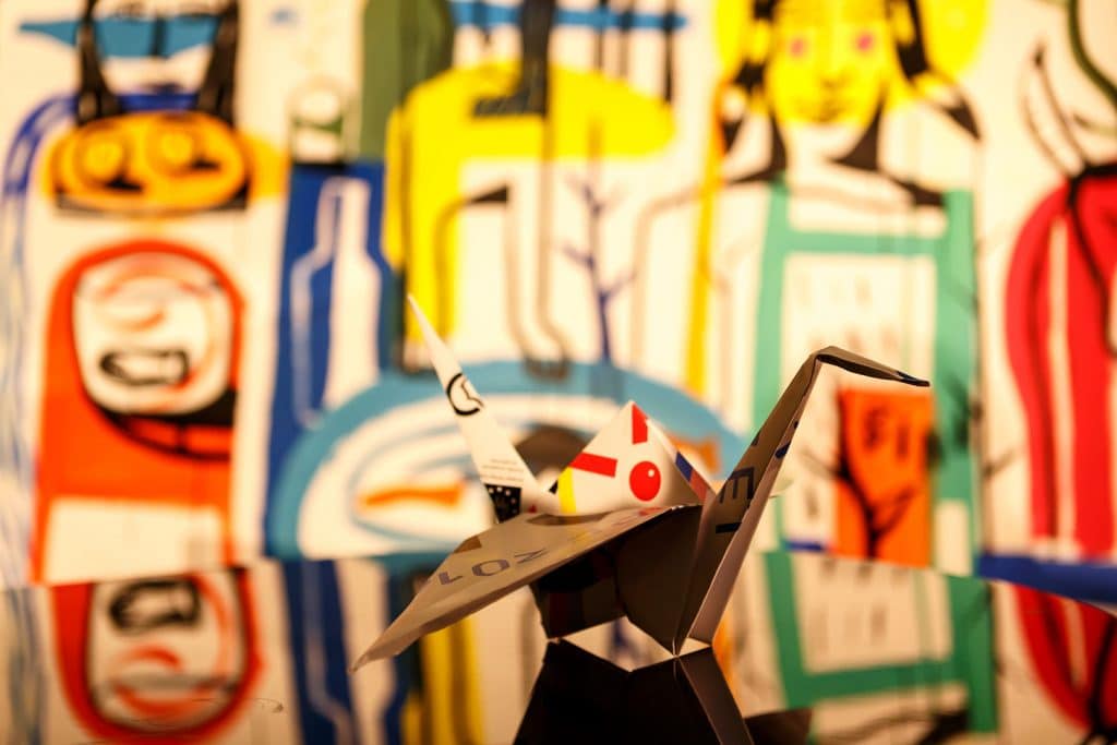 je plie un oiseau pour la paix m3 0426