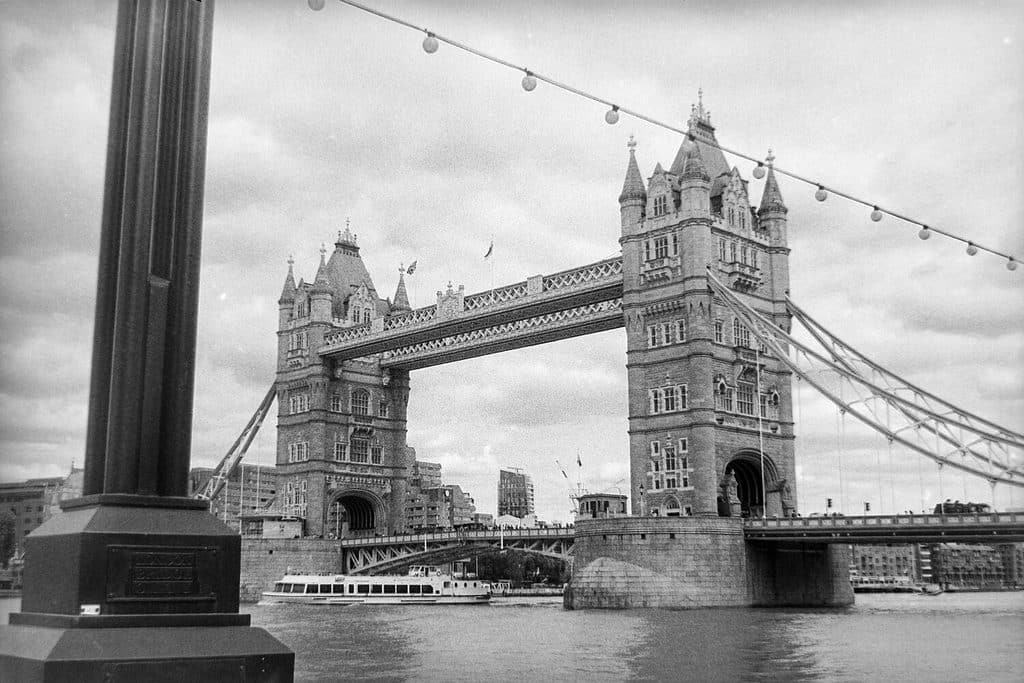 Tour de Londres vue des quais